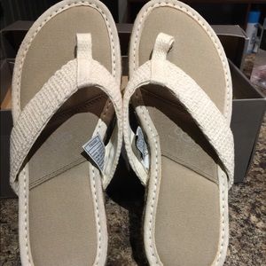 UGGS flip flops! Size 8 NEVER WORN